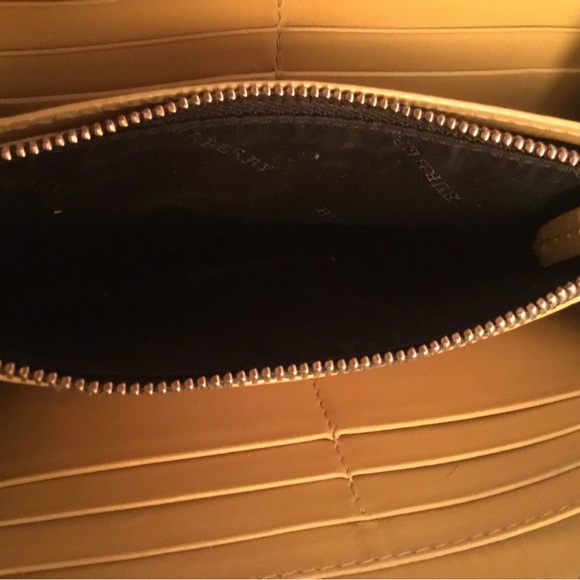 AUTHENTIC BURBERRY WALLET - Picture 4 of 13